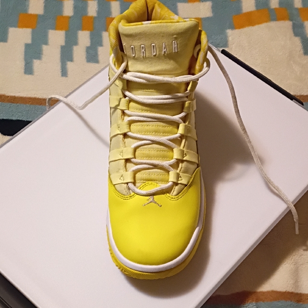Nike Yellow Athletic Shoes - Picture 6 of 11